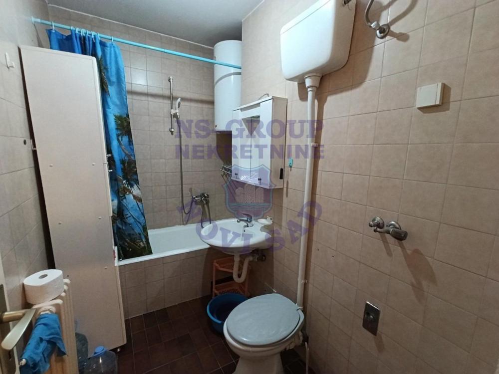 Slika 6 - Jednoiposoban, 44m2, Bulevar oslobođenja Novi Sad, sa terasom, ima lift