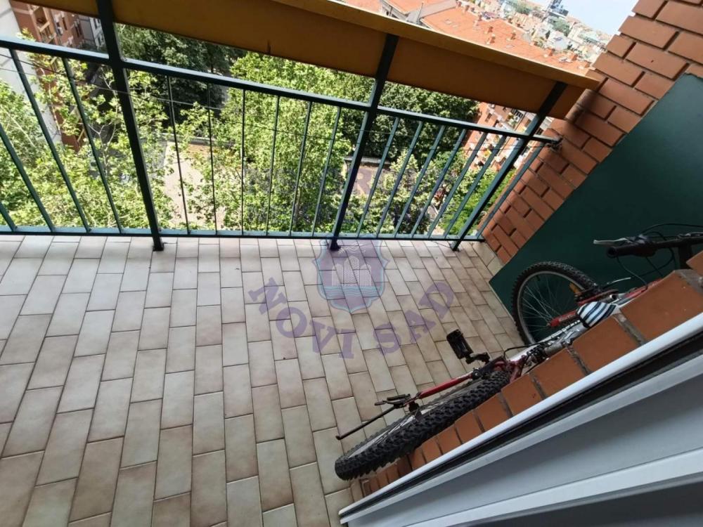 Slika 7 - Jednoiposoban, 44m2, Bulevar oslobođenja Novi Sad, sa terasom, ima lift
