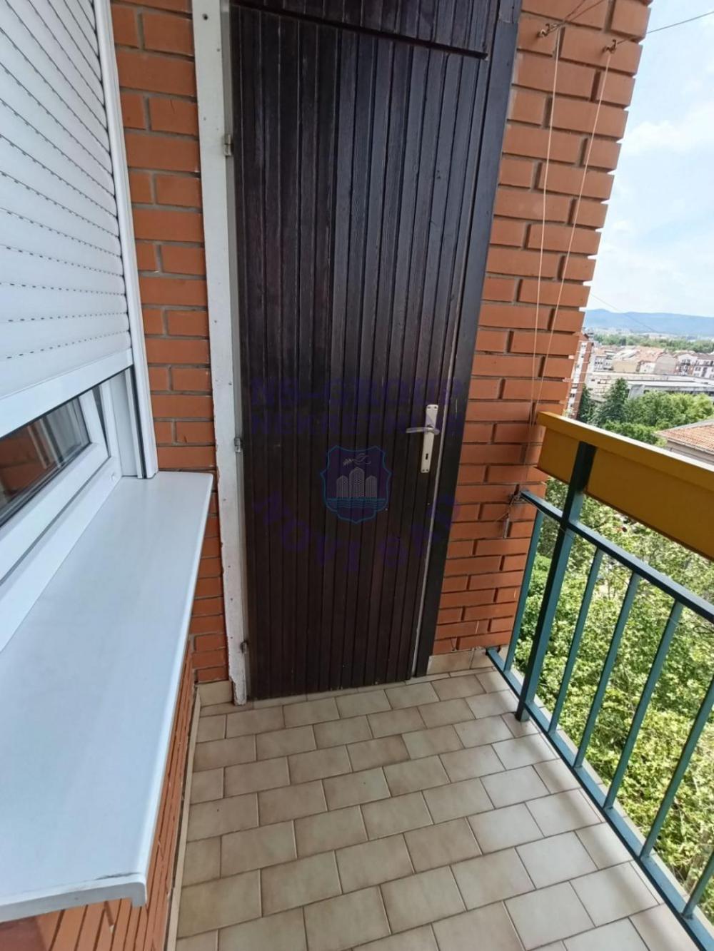 Slika 8 - Jednoiposoban, 44m2, Bulevar oslobođenja Novi Sad, sa terasom, ima lift