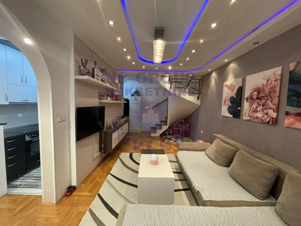 Slika 1 - Trosoban, 70m2, Nova Detelinara Novi Sad, sa terasom, ima lift