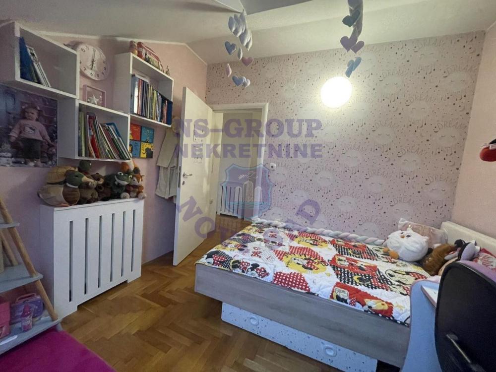 Slika 5 - Trosoban, 70m2, Nova Detelinara Novi Sad, sa terasom, ima lift