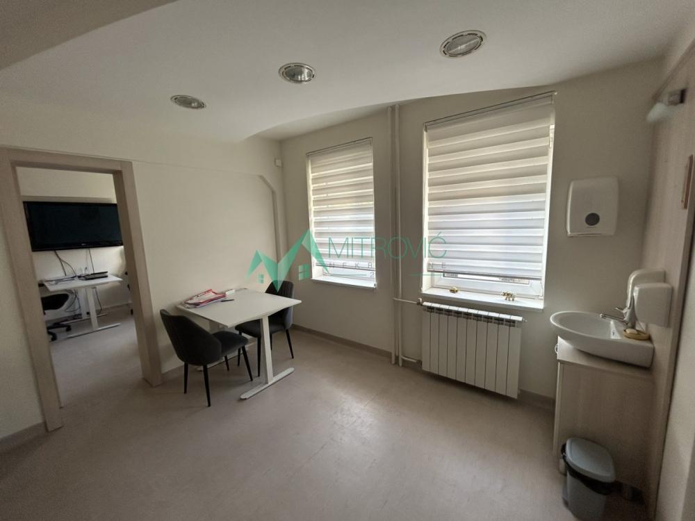 Slika 3 - Trosoban stan na Adamovićevom naselju 78 m² 