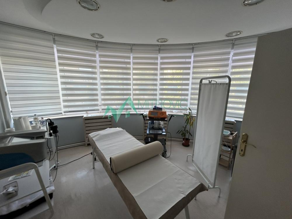 Slika 1 - Trosoban stan na Adamovićevom naselju 78 m² 