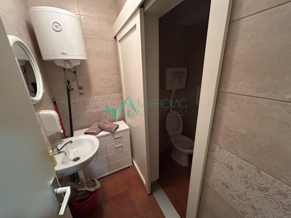 Slika 7 - Trosoban stan na Adamovićevom naselju 78 m² 