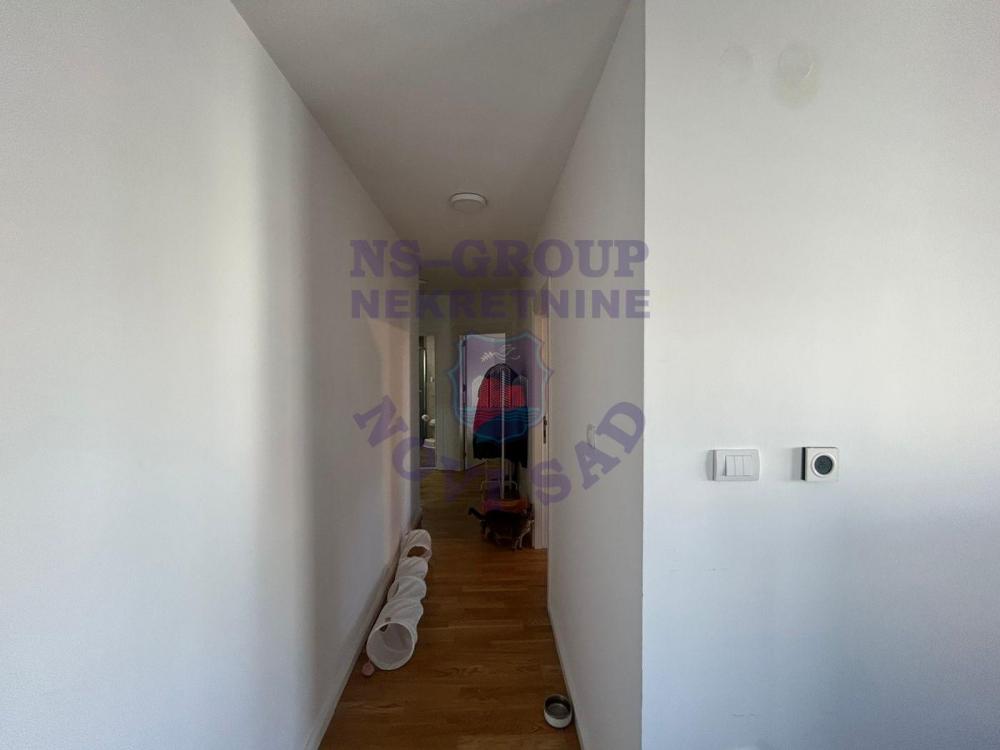 Slika 7 - 567785-U ponudi je izuzetno svetao i funkcionalan trosoban stan