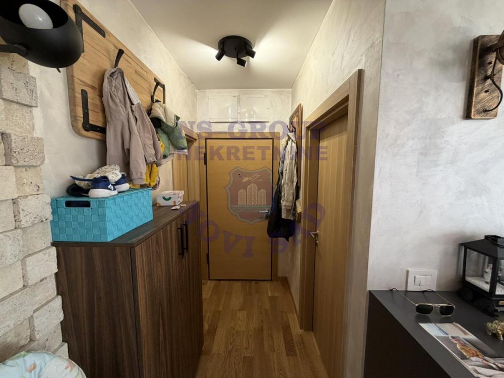 Slika 7 - 569955- Kompletno moderno i stilski opremljen