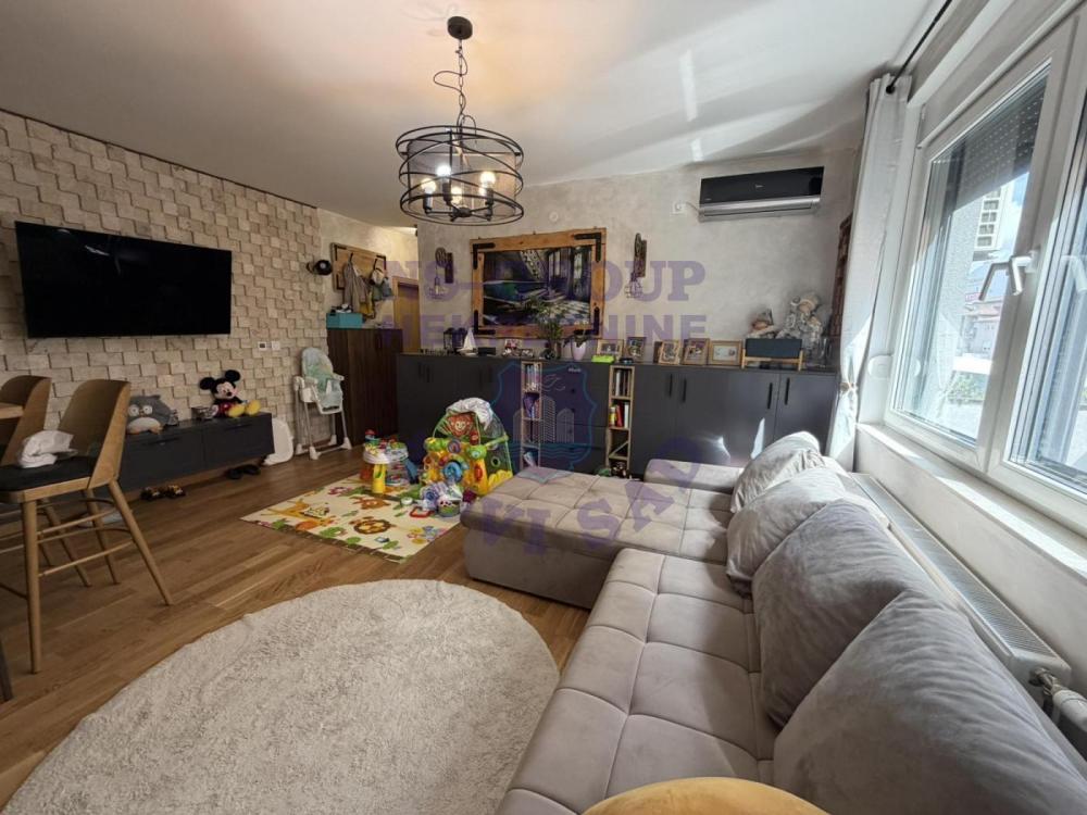 Slika 9 - 569955- Kompletno moderno i stilski opremljen