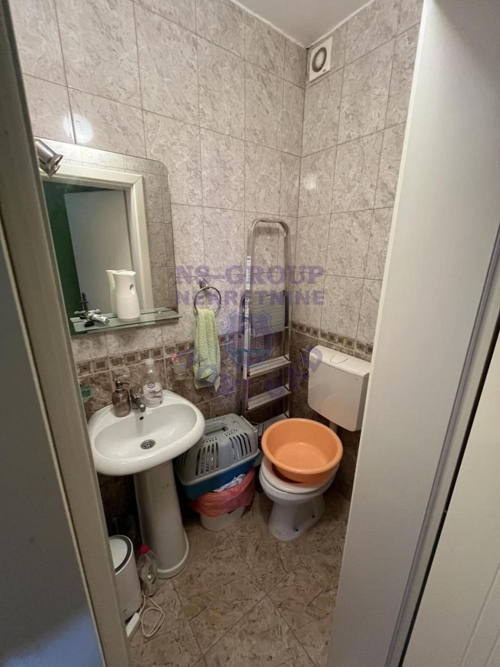 Slika 2 - Dvoiposoban, 61m2, Bulevar patrijarha Pavla (Somborski bulevar) Novi Sad, sa terasom, ima lift