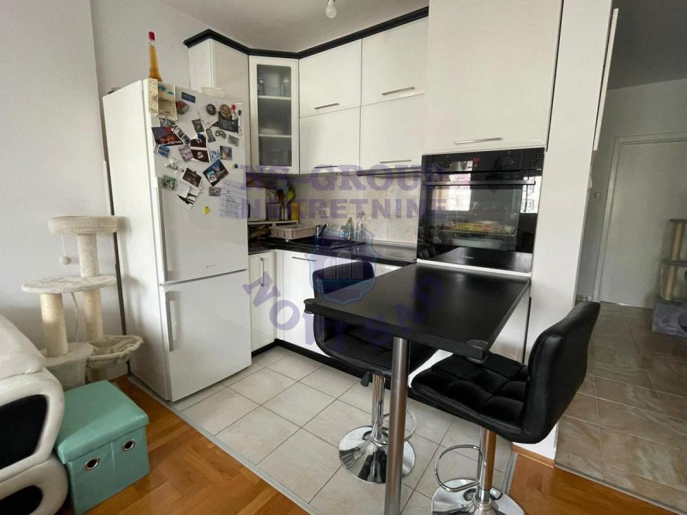 Slika 4 - Dvoiposoban, 61m2, Bulevar patrijarha Pavla (Somborski bulevar) Novi Sad, sa terasom, ima lift