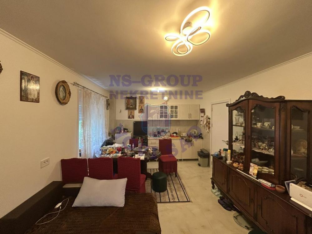 Slika 1 - Jednoiposoban, 38m2, Detelinara Novi Sad, sa terasom