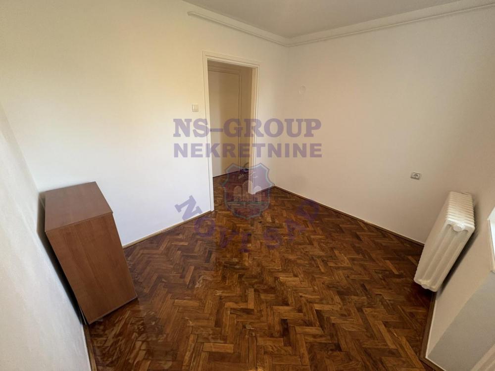 Slika 1 - Jednosoban, 14m2, Satelit Novi Sad, sa terasom