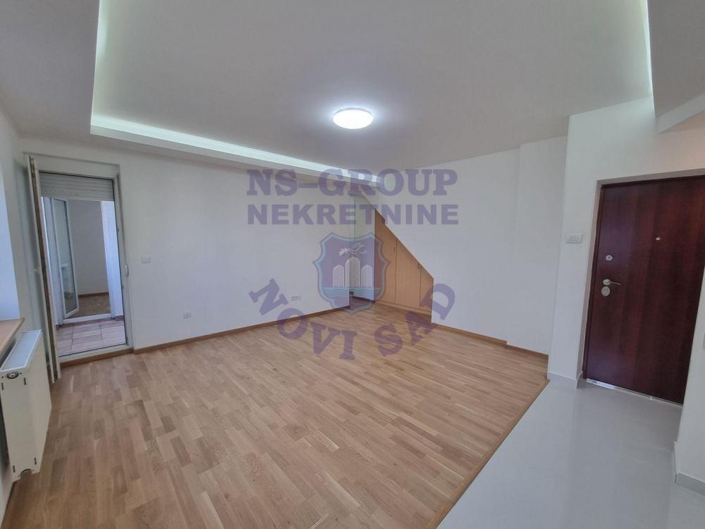 Glavna slika -Dvoiposoban stan na Grbavici
