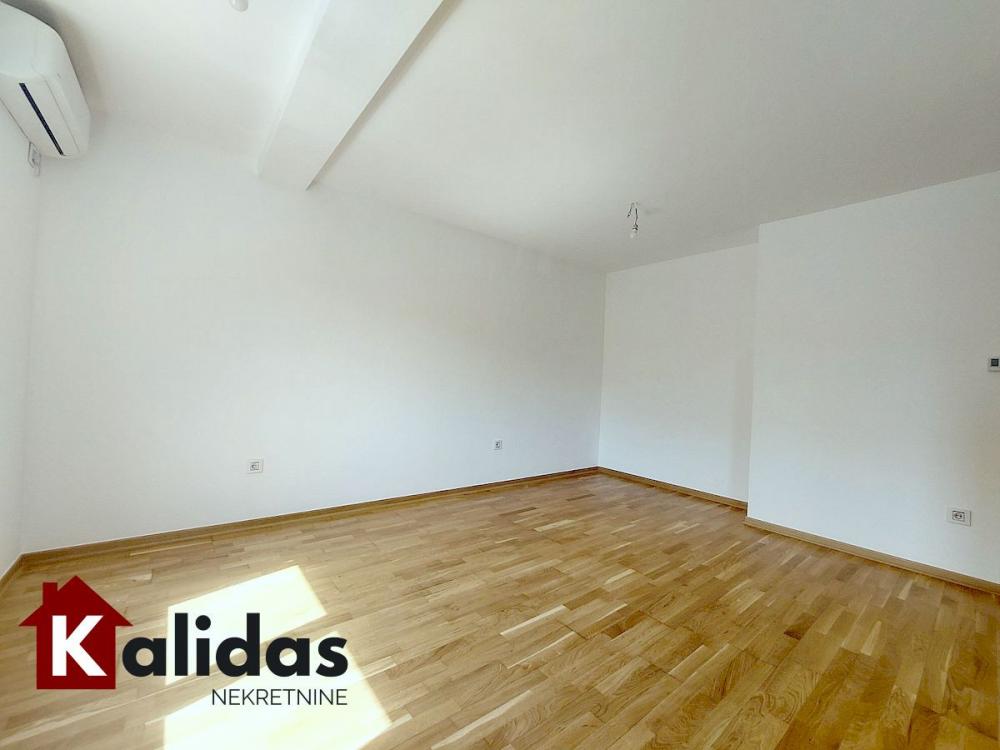 Slika 2 - Stan,NOVI SAD,DETELINARA,kv: 40, € 129780, ID: 1008807