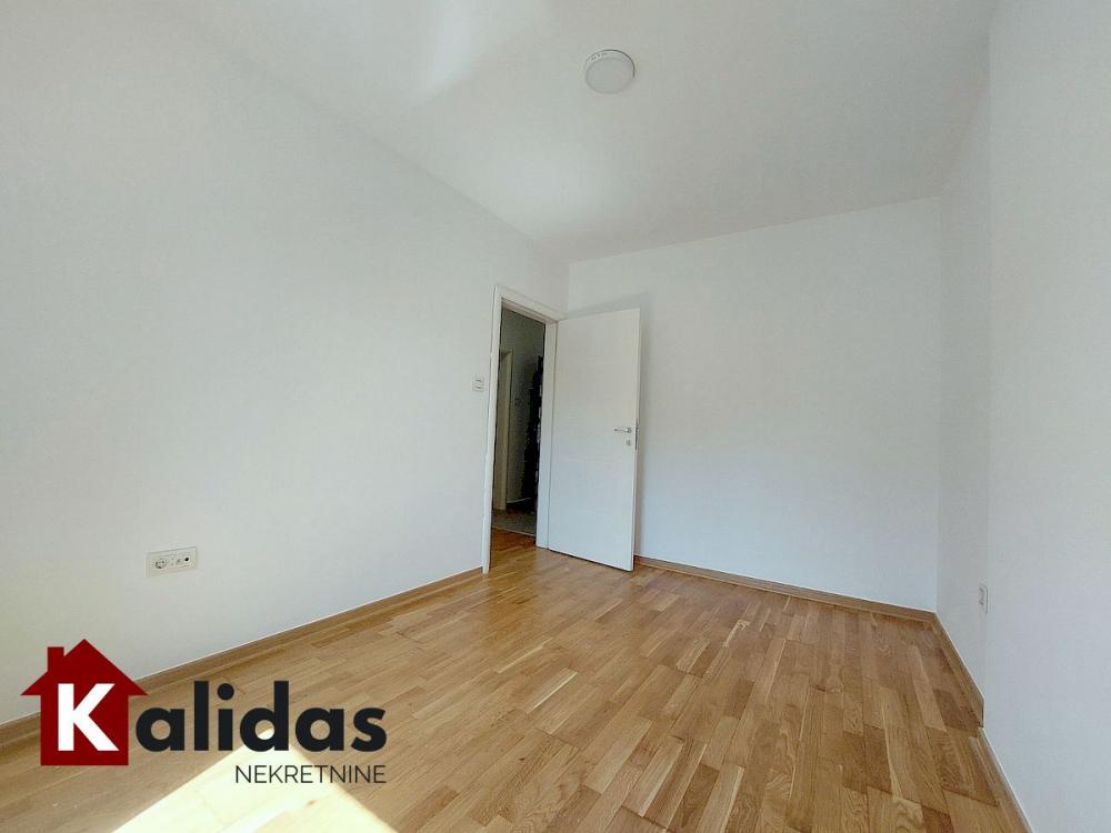 Slika 9 - Stan,NOVI SAD,DETELINARA,kv: 40, € 129780, ID: 1008807