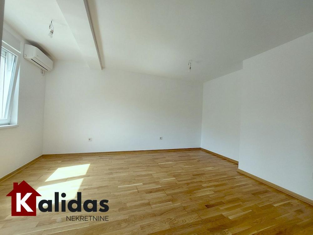 Slika 3 - Stan,NOVI SAD,DETELINARA,kv: 40, € 129780, ID: 1008807