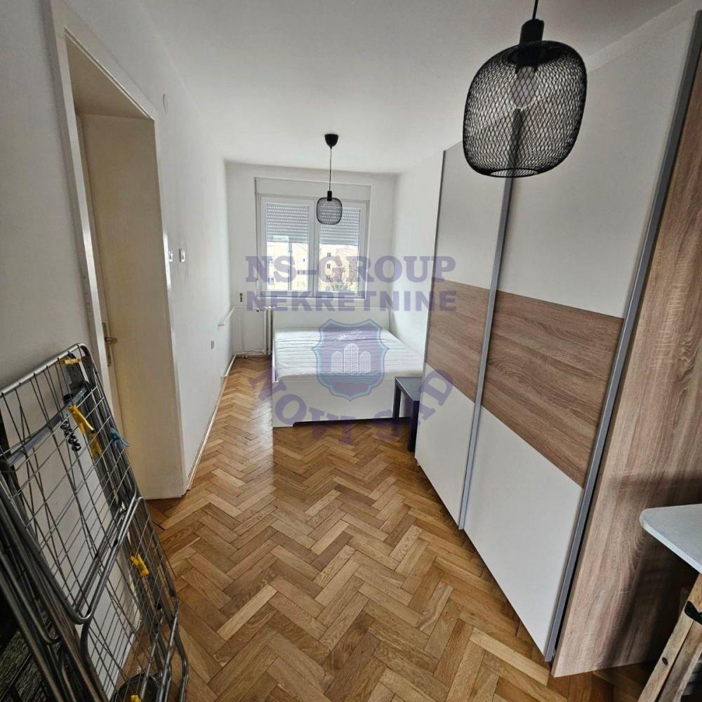 Slika 5 - Fantastican dvosoban stan u samom Centru Novog Sada!