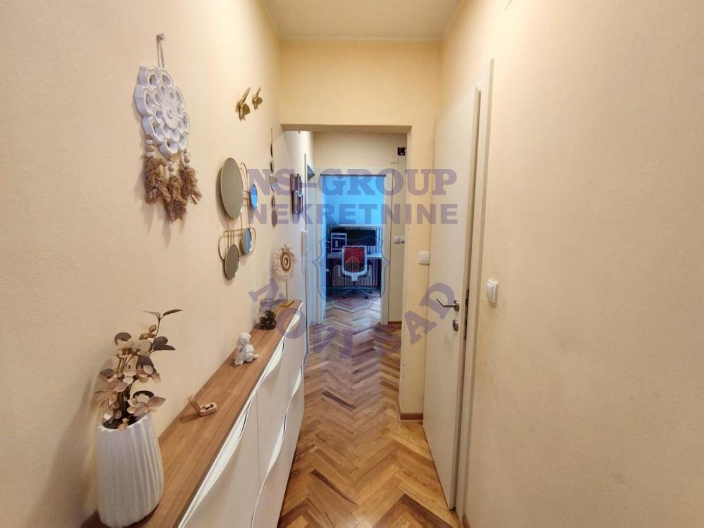 Slika 10 - Kompletno namešten, troiposoban stan, dva mokra čvora, Nova Detelinara š. 571244