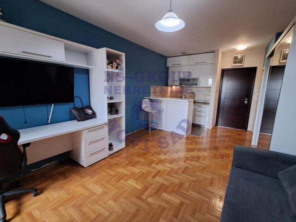Slika 2 - Prodaja stana, 30m2, Grbavica Novi Sad, sa terasom, ima lift