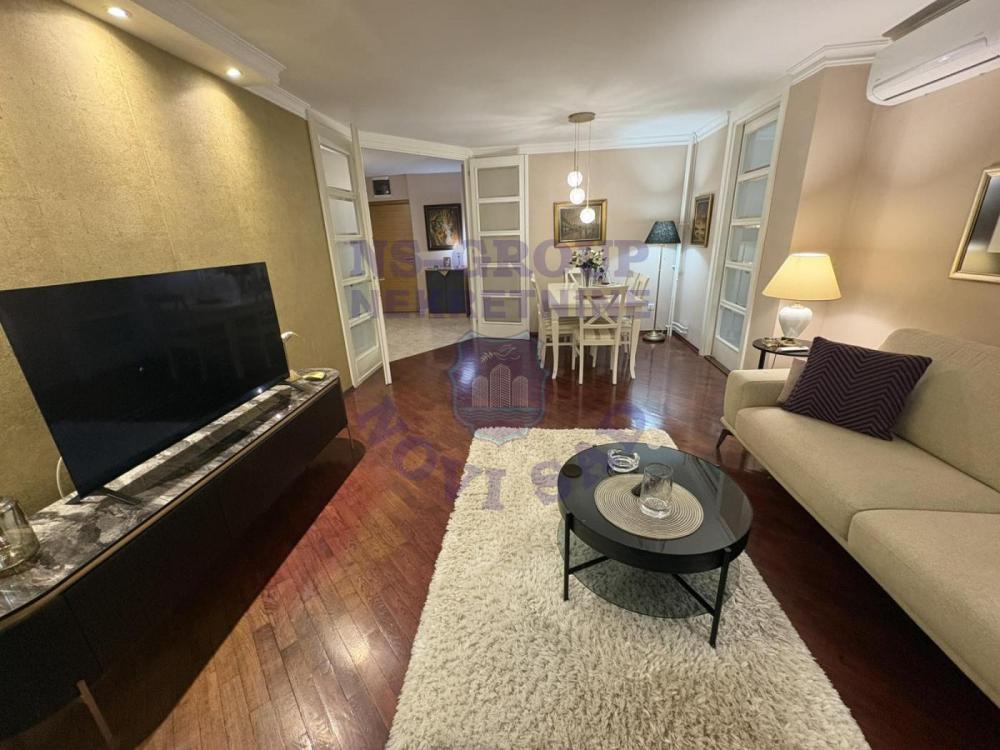 Slika 2 - Renoviran porodican na Novom Naselju!