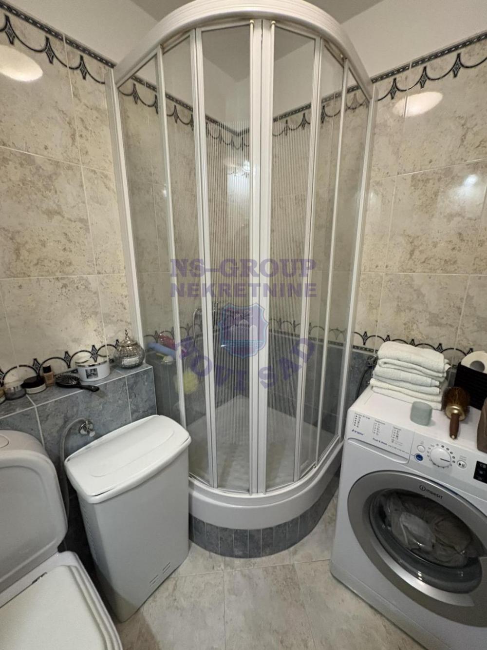 Slika 4 - Renoviran porodican na Novom Naselju!