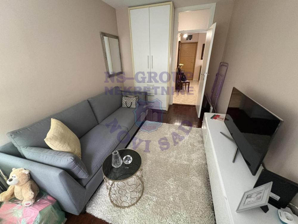 Slika 7 - Renoviran porodican na Novom Naselju!