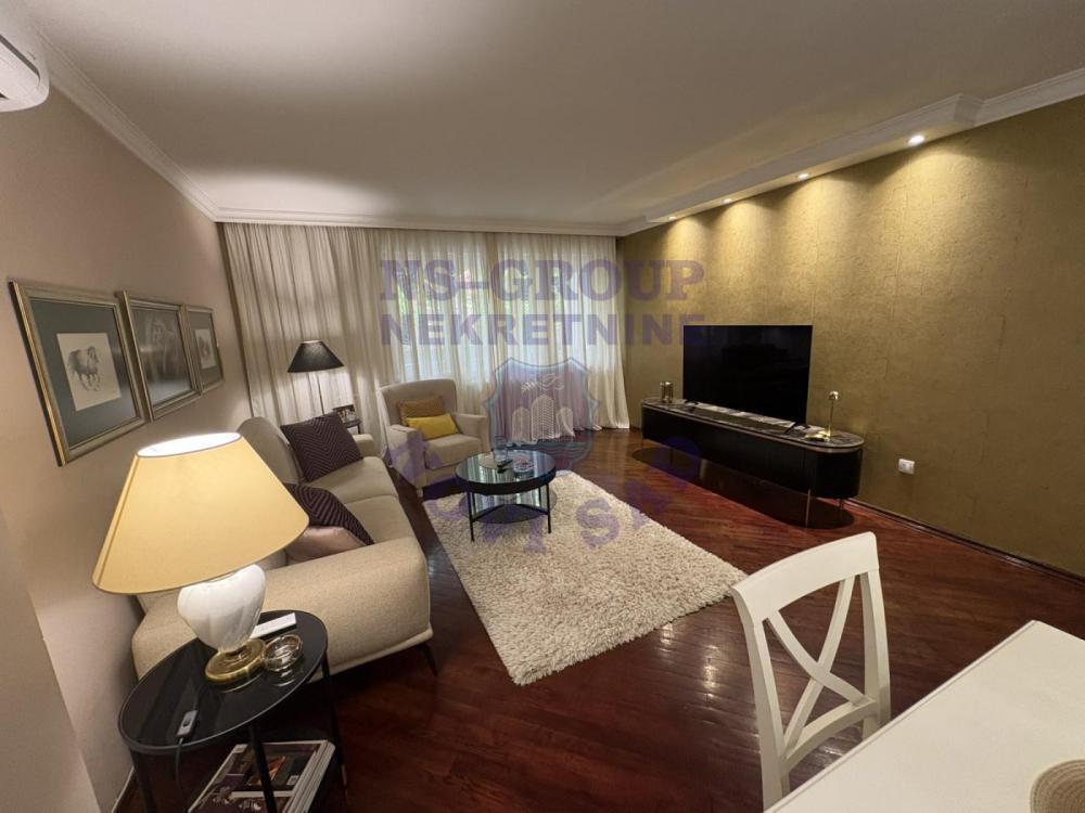 Glavna slika -Renoviran porodican na Novom Naselju!