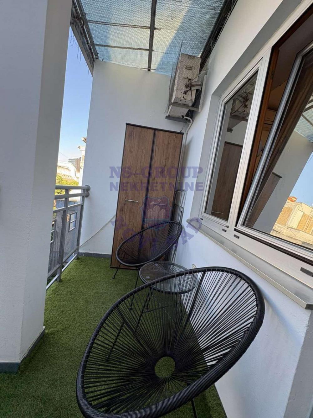 Slika 9 - Jednoiposoban, 42m2, Novi Sad centar Novi Sad, sa terasom, ima lift