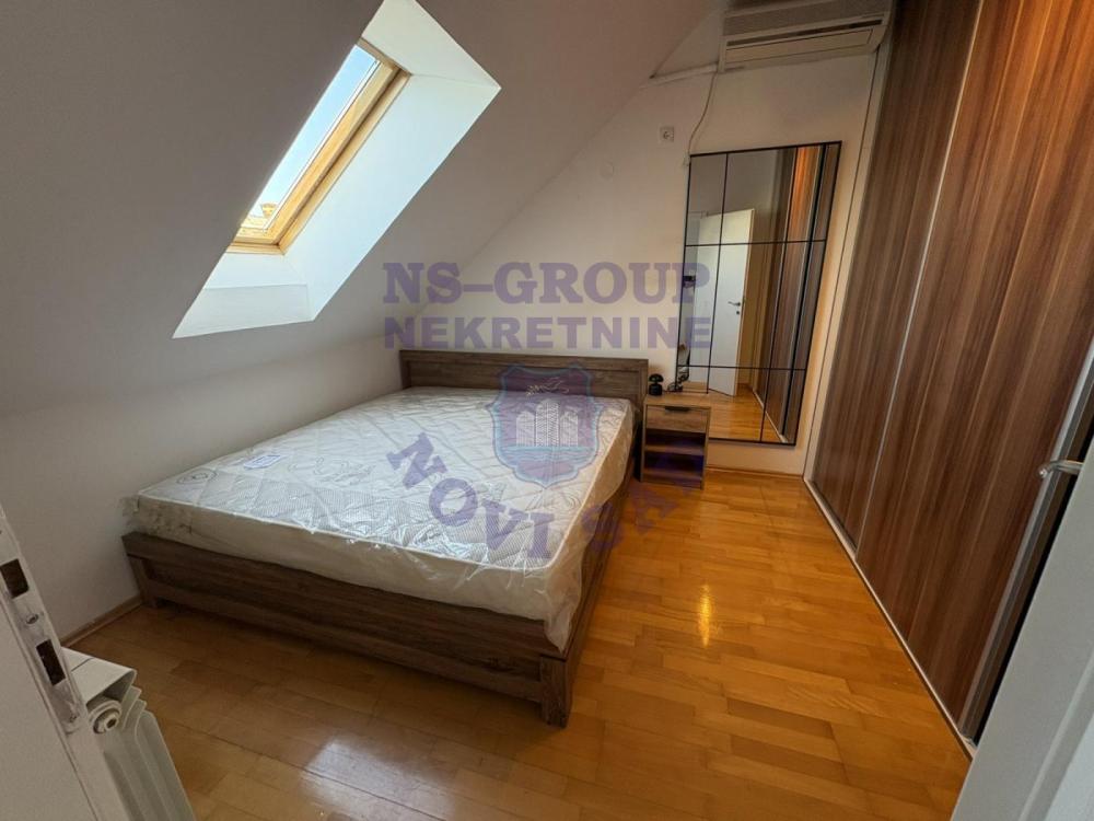 Slika 4 - Jednoiposoban, 42m2, Novi Sad centar Novi Sad, sa terasom, ima lift