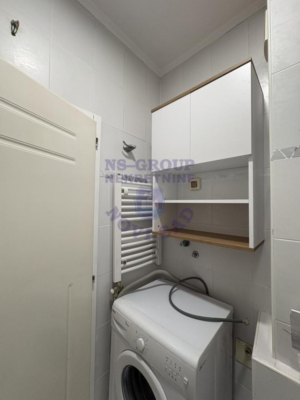Slika 7 - Jednoiposoban, 42m2, Novi Sad centar Novi Sad, sa terasom, ima lift