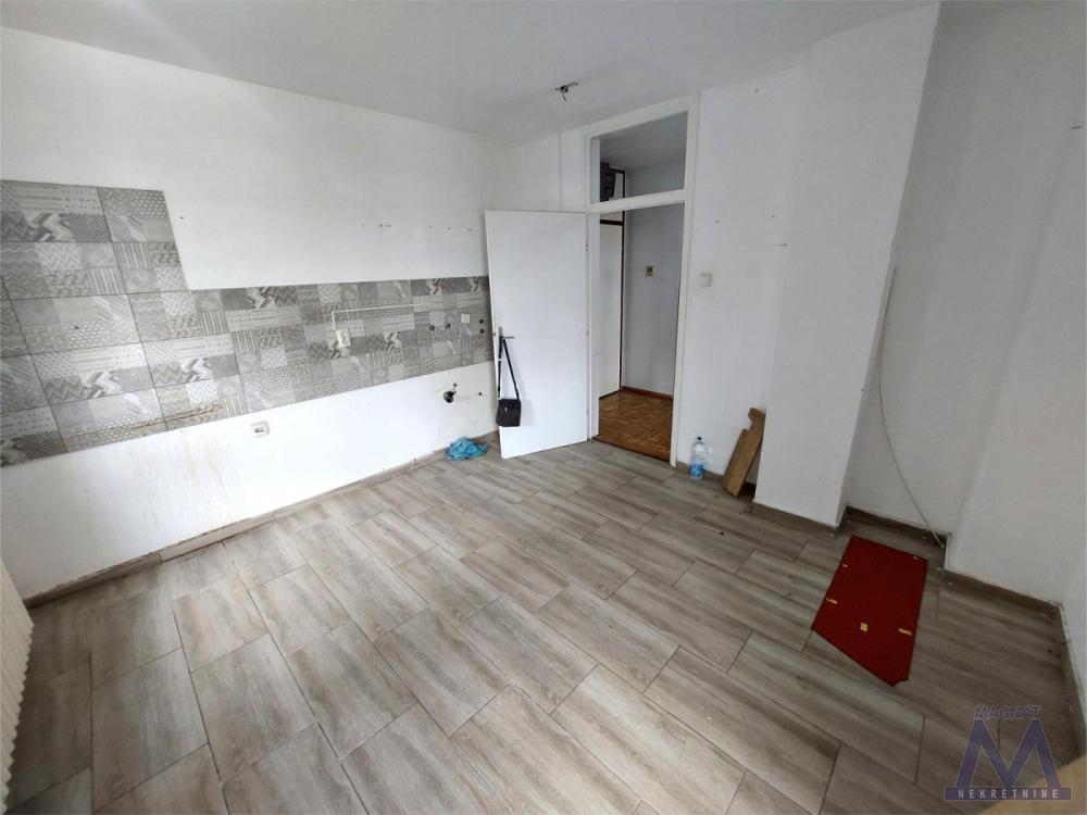 Slika 3 - Stan,NOVI SAD,AVIJACIJA,kv: 72, € 142000, ID: 1019374