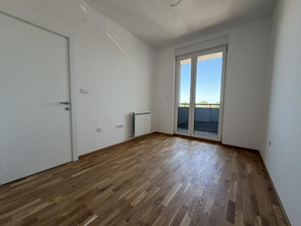 Slika 7 - SALAJKA - 90m2 - Garažno mesto u ceni