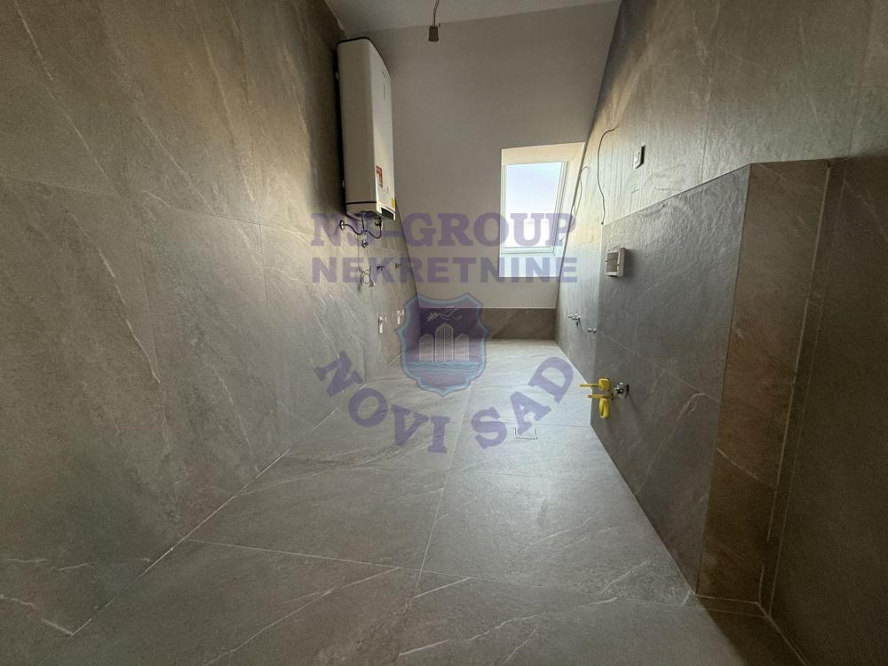 Slika 5 - Četvorosoban, 174m2, Grbavica Novi Sad, sa terasom, ima lift