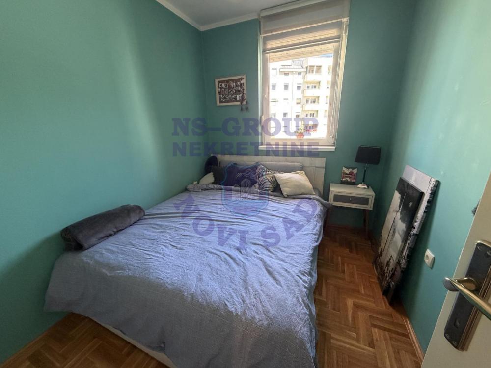 Slika 4 - Dvosoban, 41m2, Bulevar patrijarha Pavla (Somborski bulevar) Novi Sad, sa terasom, ima lift