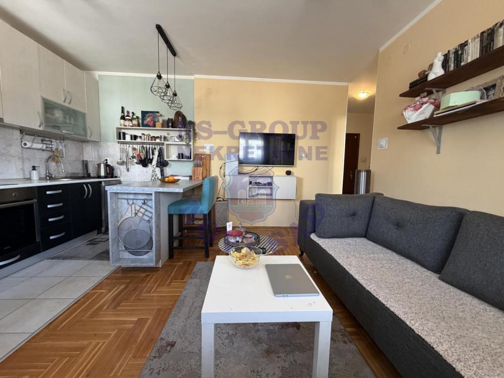 Slika 1 - Dvosoban, 41m2, Bulevar patrijarha Pavla (Somborski bulevar) Novi Sad, sa terasom, ima lift