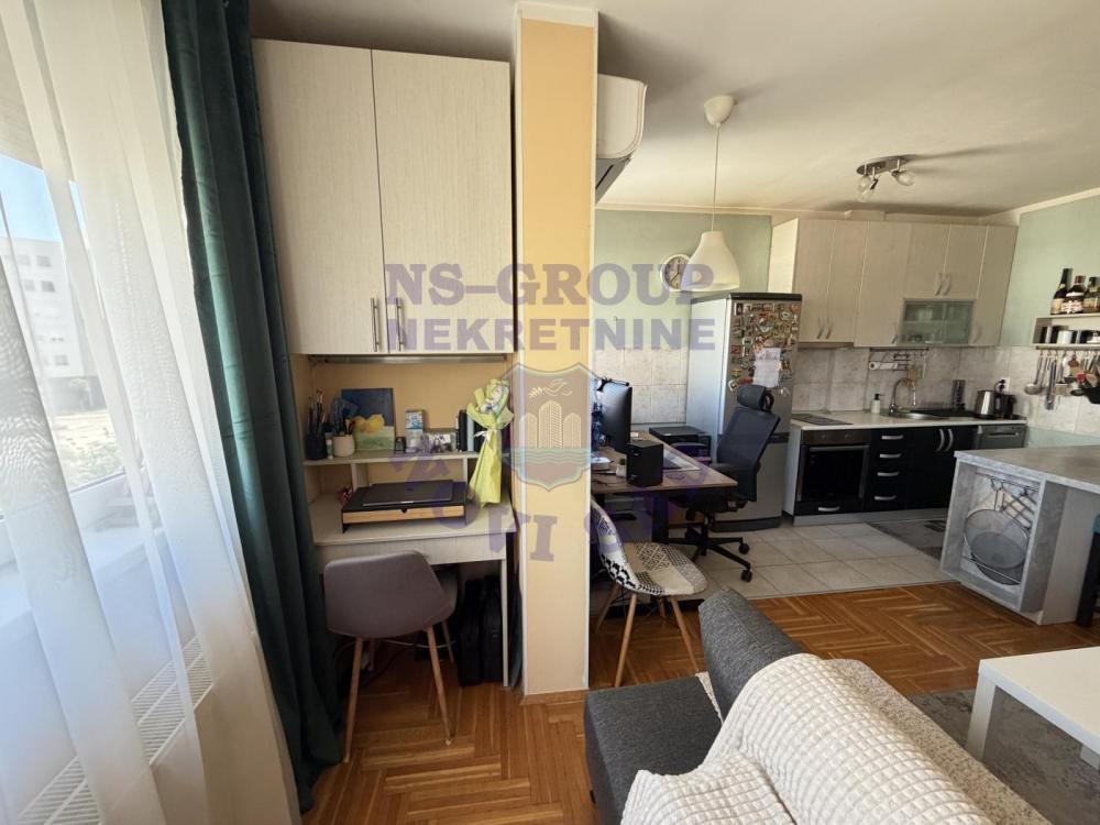 Slika 2 - Dvosoban, 41m2, Bulevar patrijarha Pavla (Somborski bulevar) Novi Sad, sa terasom, ima lift