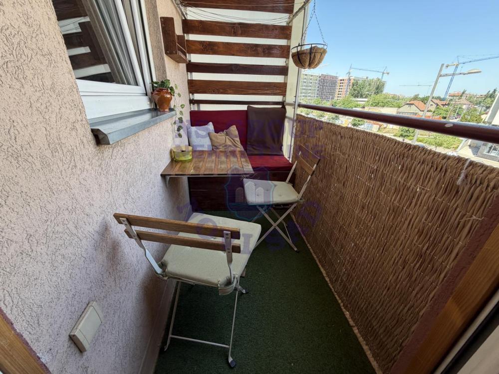 Slika 8 - Dvosoban, 41m2, Bulevar patrijarha Pavla (Somborski bulevar) Novi Sad, sa terasom, ima lift