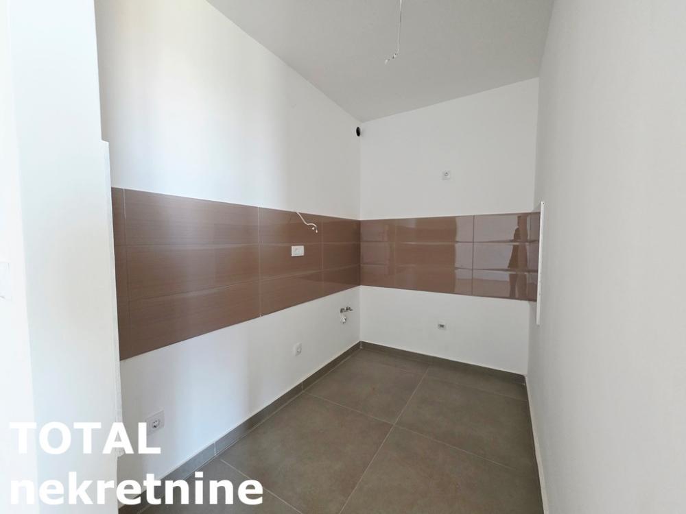 Slika 3 - Stan,PETROVARADIN,MISELUK,kv: 80.00, € 160000, ID: 1102552