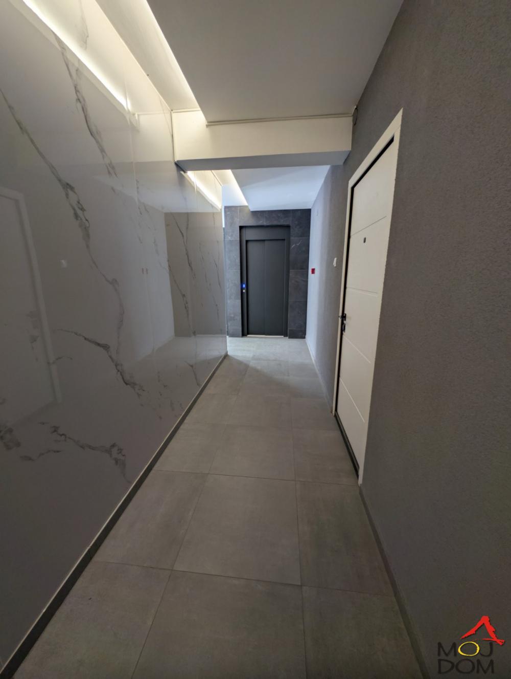 Slika 7 - Stan,NOVI SAD,PODBARA,kv: 28, € 92700, ID: 1032330