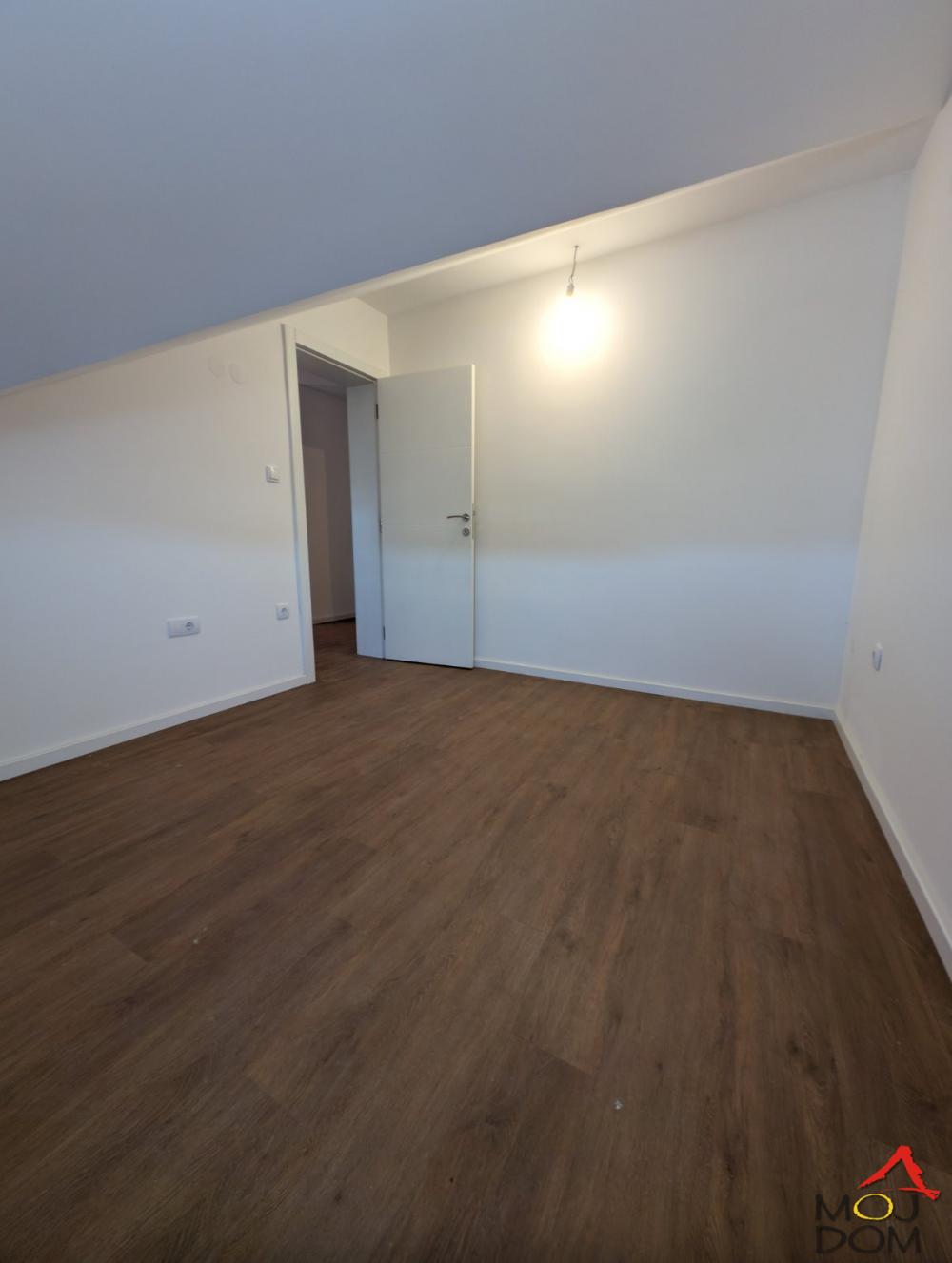 Slika 4 - Stan,NOVI SAD,PODBARA,kv: 28, € 92700, ID: 1032330