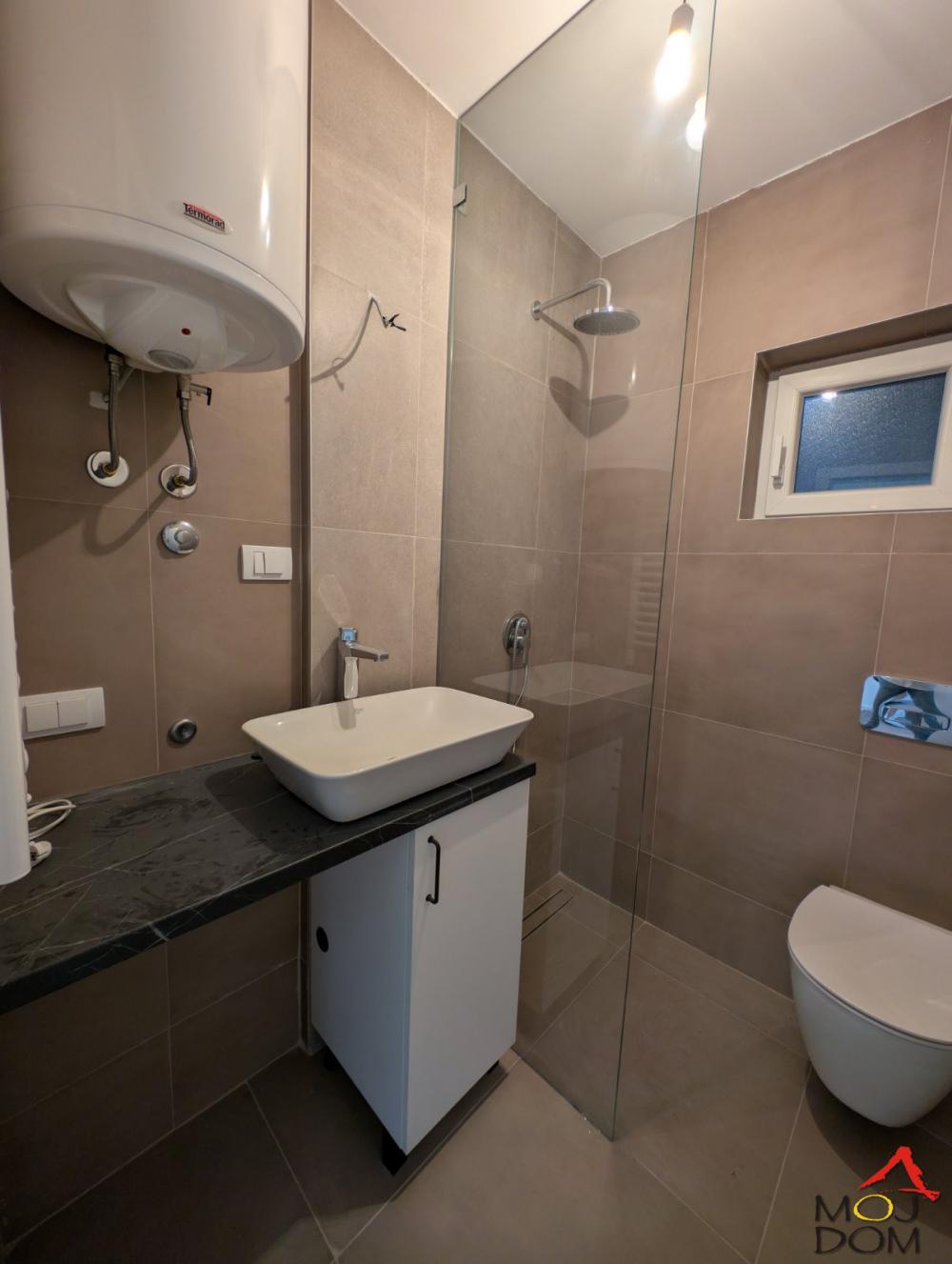 Slika 8 - Stan,NOVI SAD,PODBARA,kv: 41, € 114300, ID: 1030545