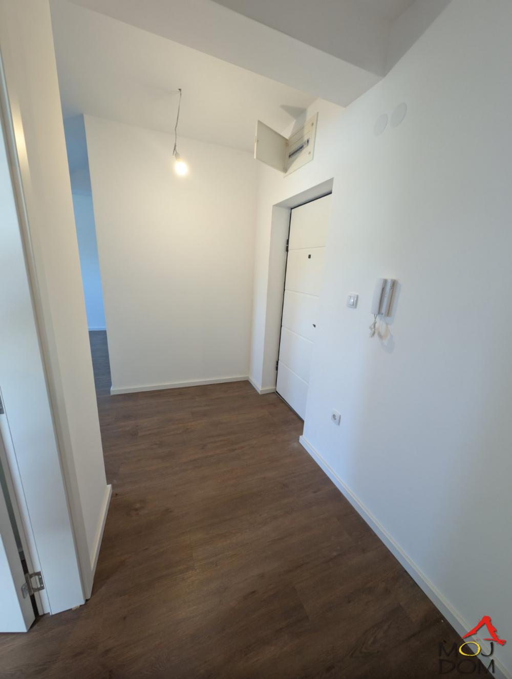 Slika 9 - Stan,NOVI SAD,PODBARA,kv: 41, € 114300, ID: 1030545