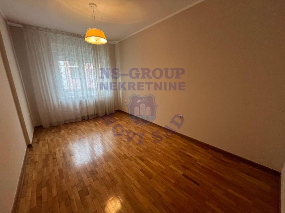 Slika 11 - Prodaja stana, 42m2, Socijalno Novi Sad, sa terasom, ima lift