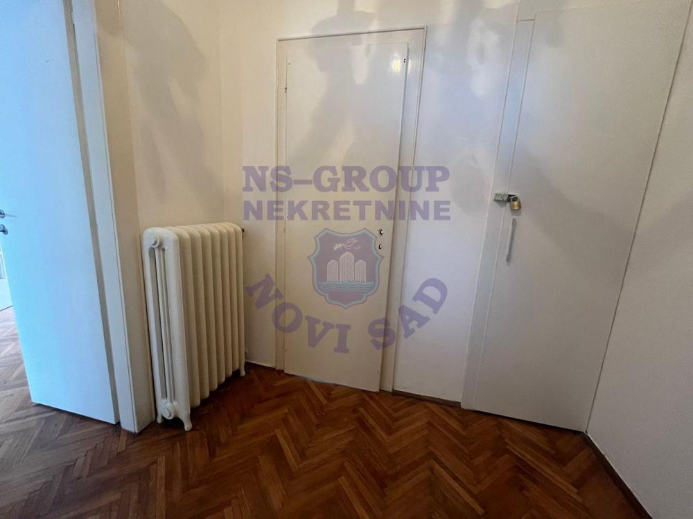 Slika 5 - Troiposoban, 173m2, Novi Sad centar Novi Sad, sa terasom