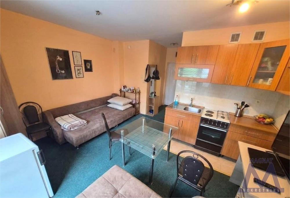 Slika 2 - Stan,NOVI SAD,CARA DUŠANA,kv: 23, € 80000, ID: 1019376