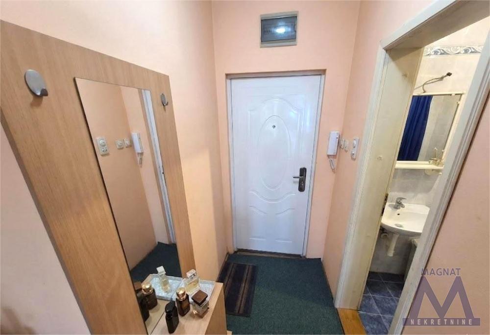 Slika 4 - Stan,NOVI SAD,CARA DUŠANA,kv: 23, € 80000, ID: 1019376