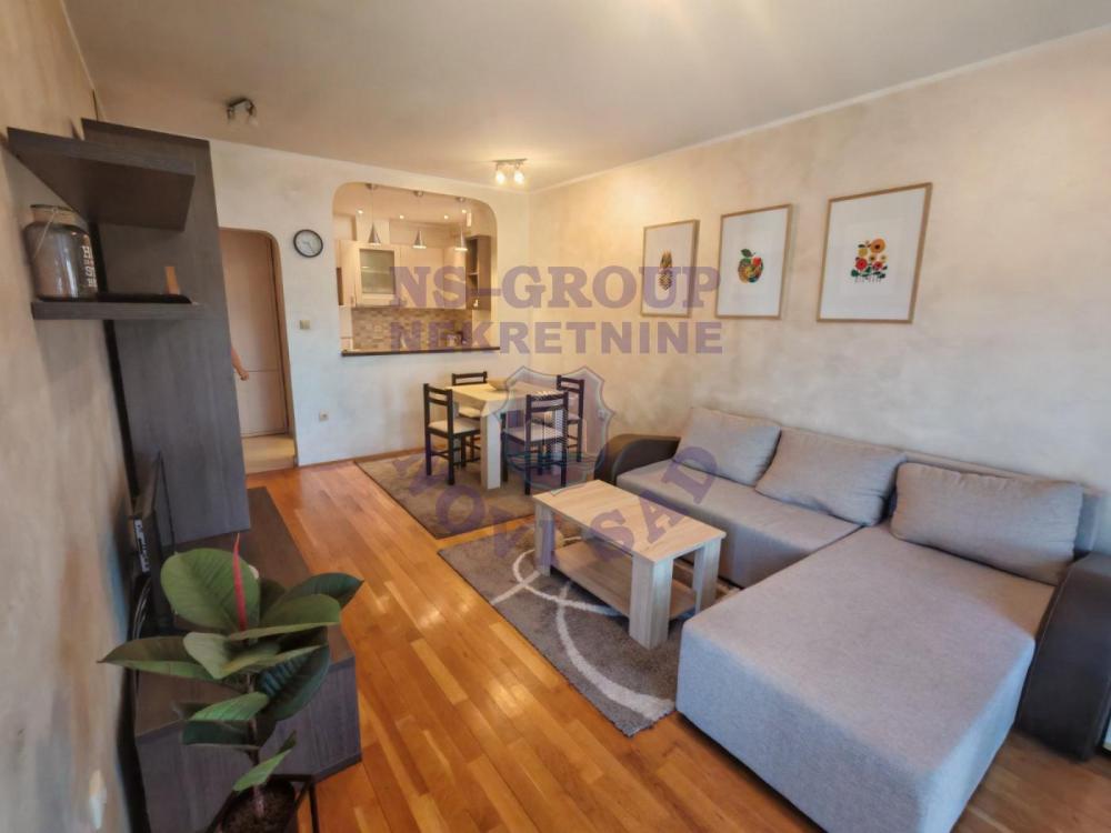 Slika 1 - Prodaja stana, 52m2, Bulevar oslobođenja Novi Sad, sa terasom, ima lift