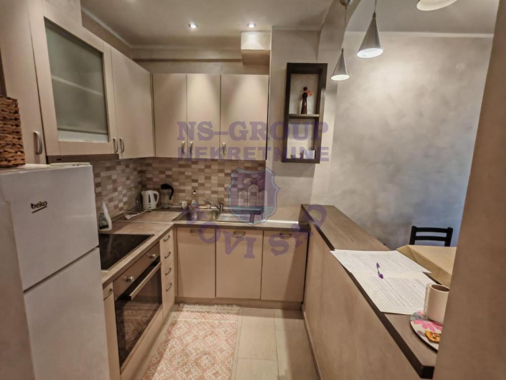 Slika 4 - Prodaja stana, 52m2, Bulevar oslobođenja Novi Sad, sa terasom, ima lift