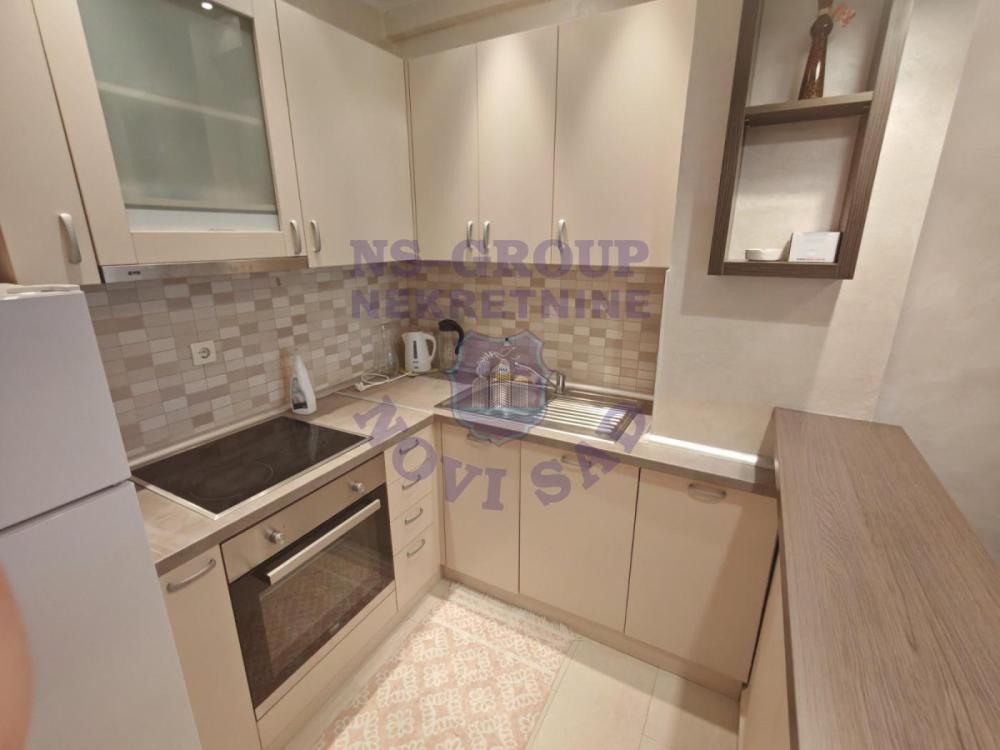 Slika 3 - Prodaja stana, 52m2, Bulevar oslobođenja Novi Sad, sa terasom, ima lift