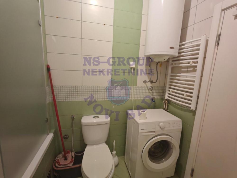 Slika 9 - Dvosoban, 52m2, Trg Komenskog Novi Sad, sa terasom, ima lift
