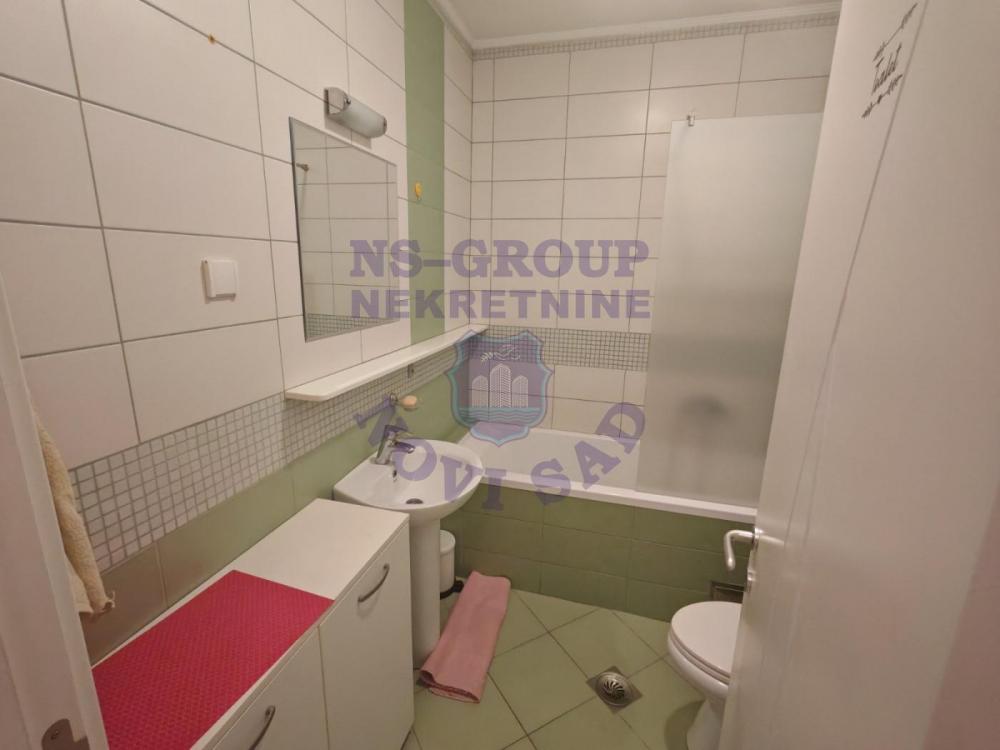 Slika 8 - Dvosoban, 52m2, Trg Komenskog Novi Sad, sa terasom, ima lift